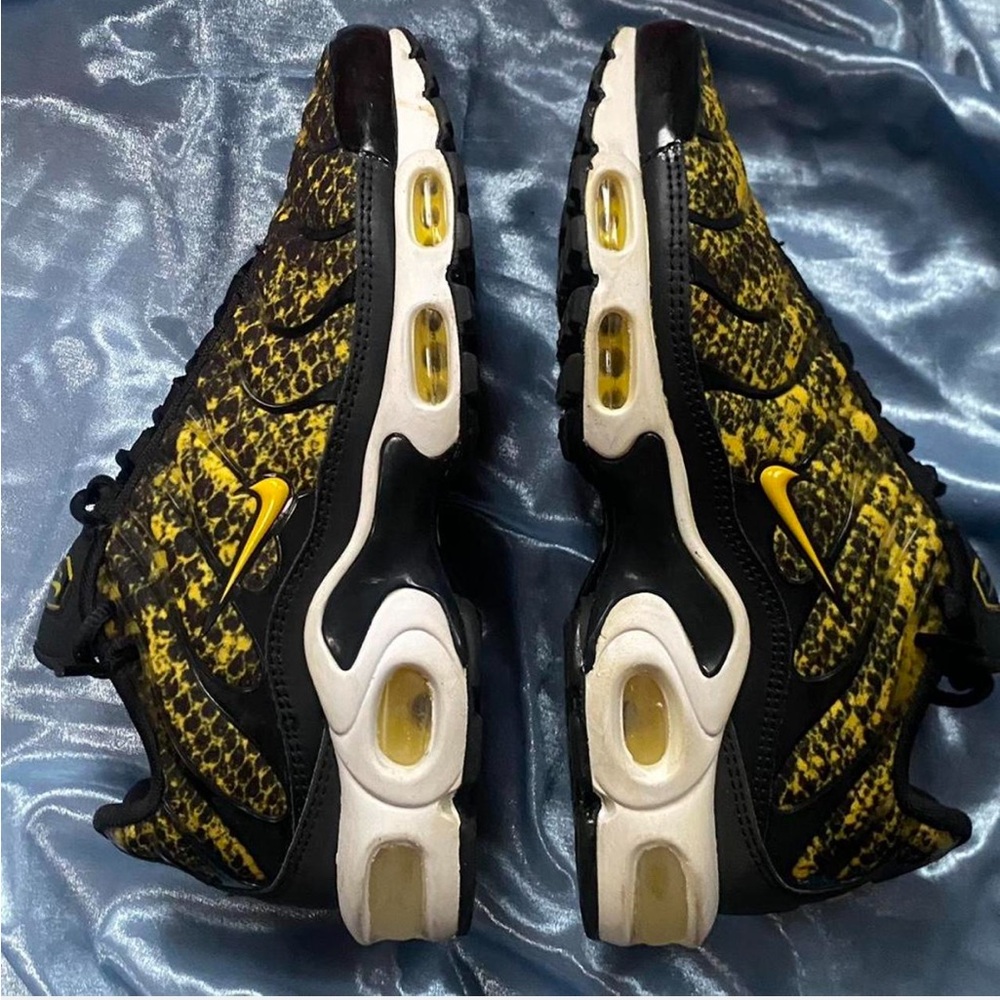 NIKE Air Max Plus Yellow Snakeskin Womans size 7